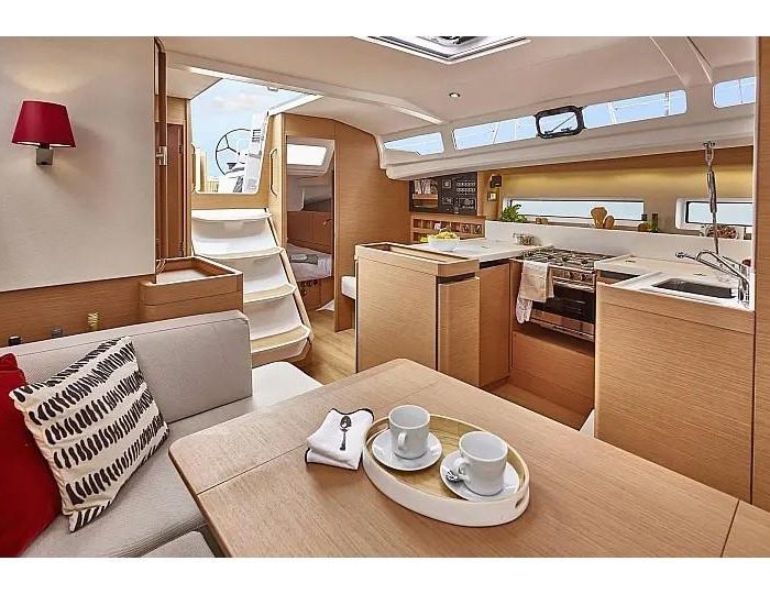 Classic | Sun Odyssey 440 photo 3