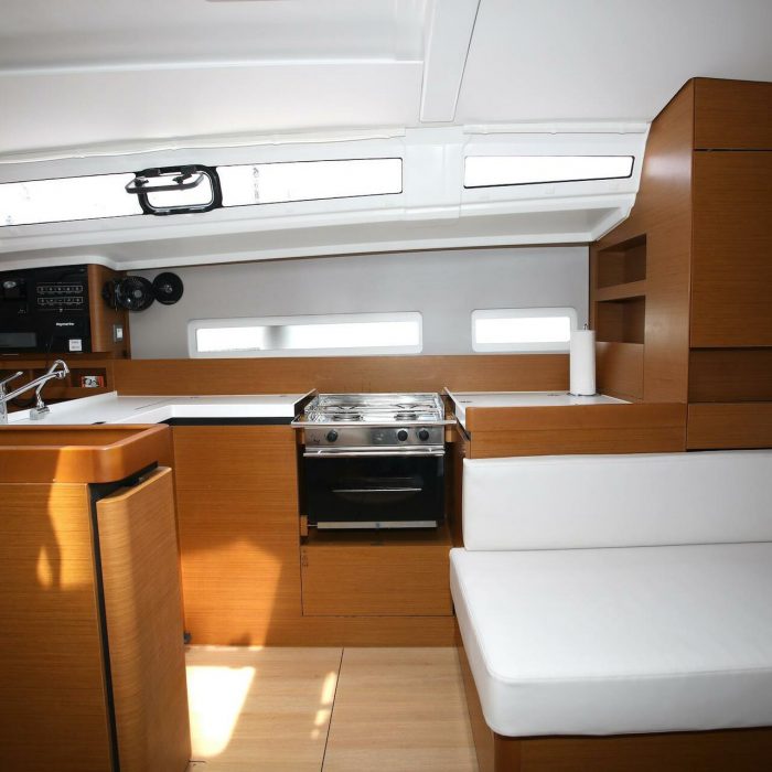 Deba | Sun Odyssey 410 photo 7