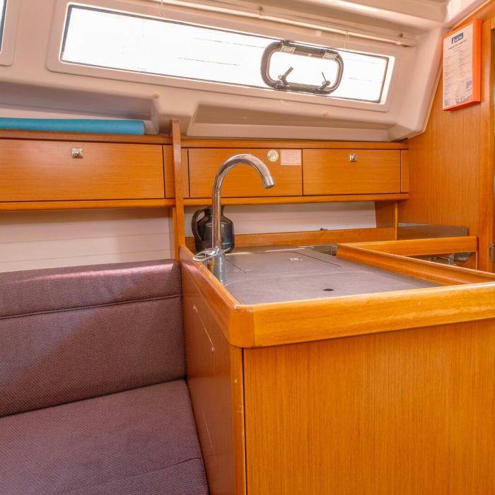 Classic | Bavaria 33 Cruiser photo 8