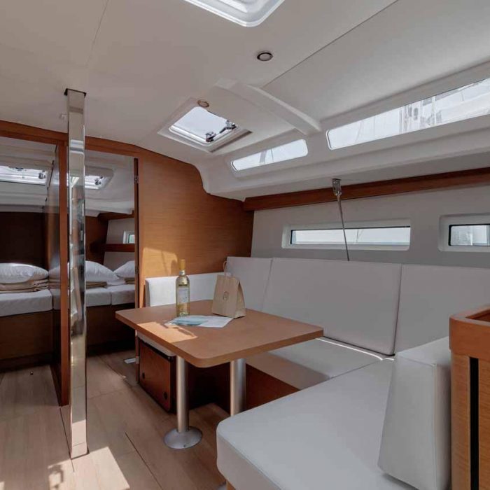 Mystic Blue | Sun Odyssey 440 photo 12