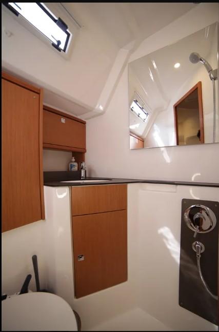 Sail Deneb | Bavaria 46 Cruiser photo 4
