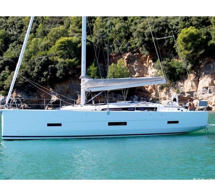 Premium | Dufour 430 photo 2