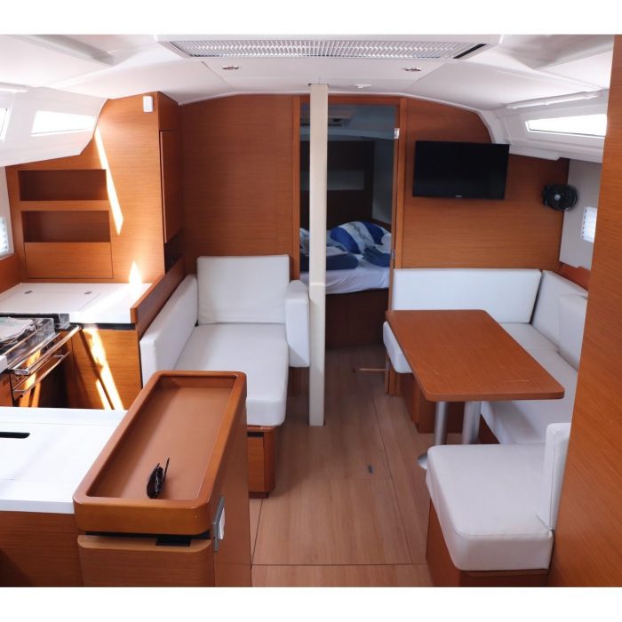 Shaken Not Stirred | Sun Odyssey 410 photo 3