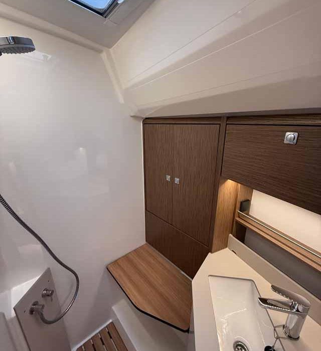 Elifozzi | Bavaria C46 photo 19