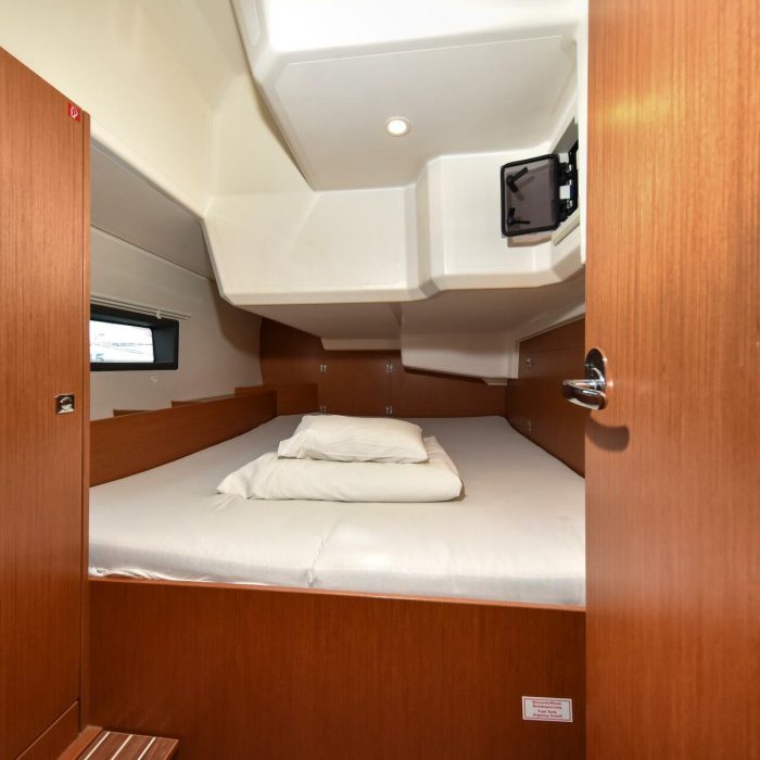 Bella | Bavaria C42 photo 37