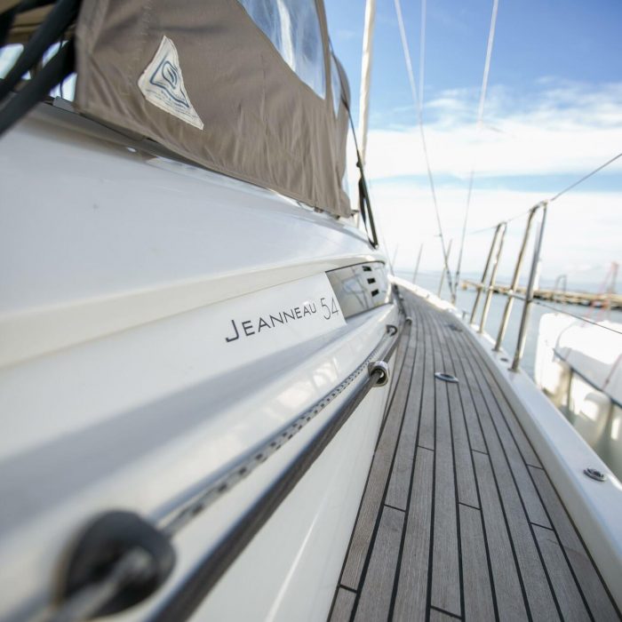 AMAZING ELLI | Jeanneau 54 photo 9