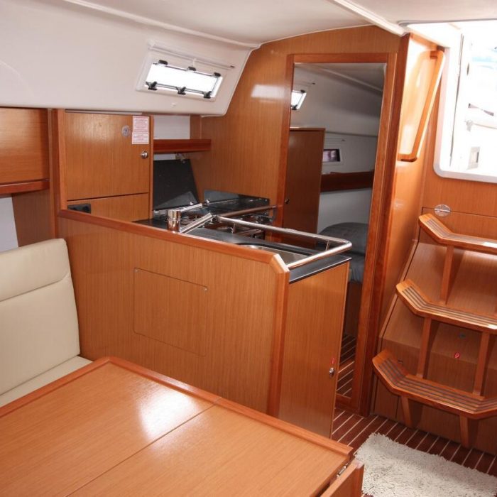 Big Kahuna | Bavaria Cruiser 32 photo 10