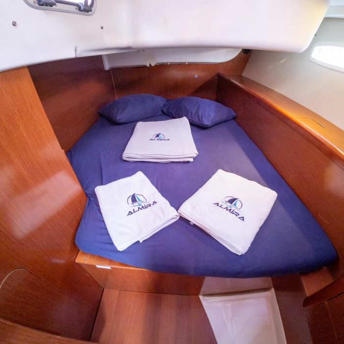 Violet | Oceanis 40 photo 22