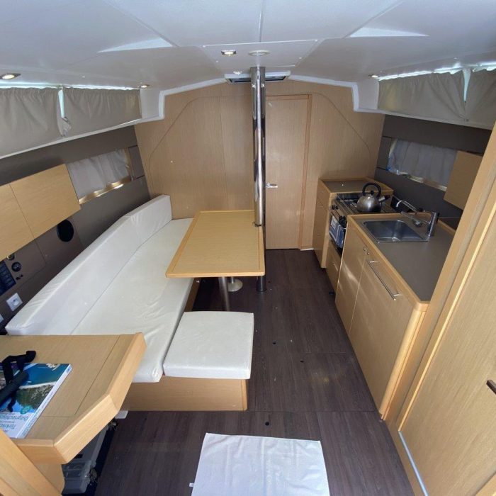 Solar | Oceanis 38 photo 5