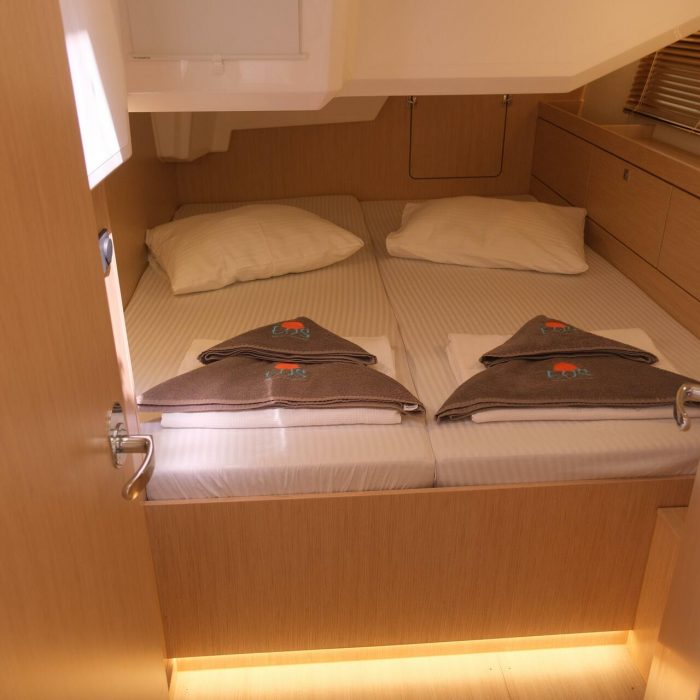 Daviana | Bavaria C46 photo 15