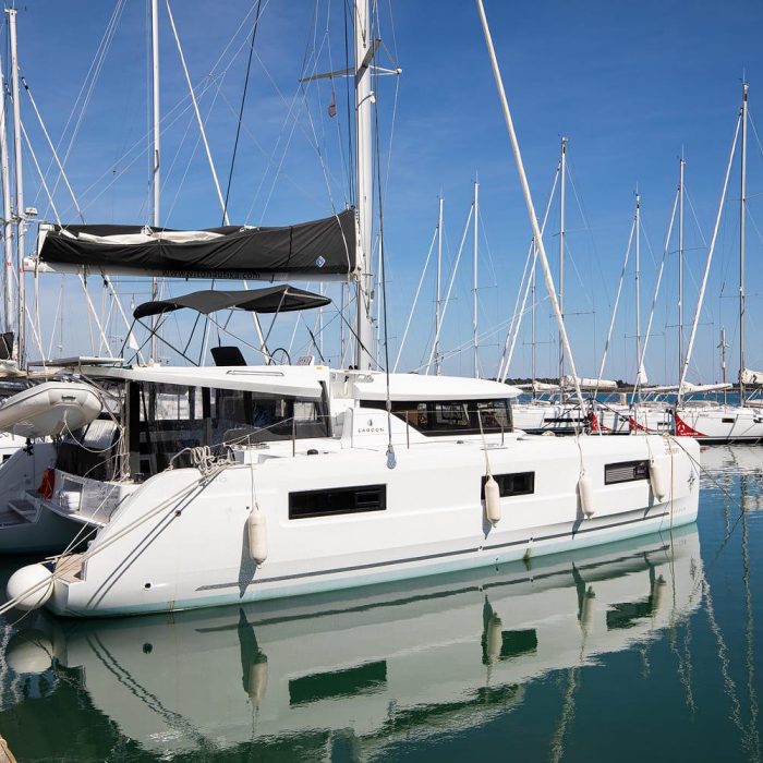 Long Island | Lagoon 46 photo 8