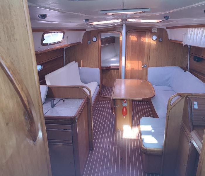 Big Blue Horizon | Bavaria 37 Cruiser photo 5