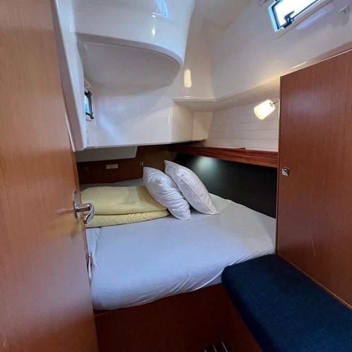 Bura | Bavaria Cruiser 37 photo 30