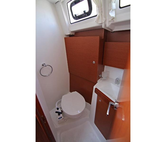 Aura | Oceanis 38.1 photo 10