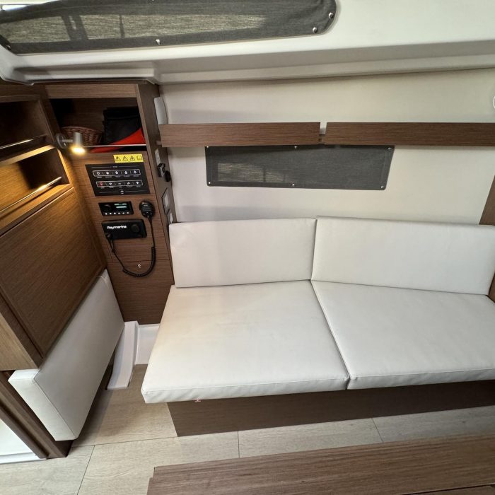 Arnie | Oceanis 34.1 photo 8