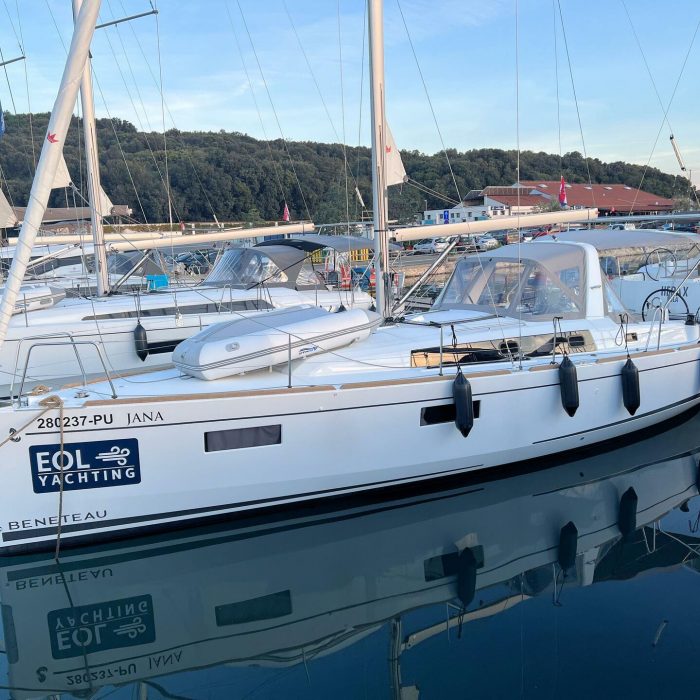 Jana | Oceanis 38.1 photo 12