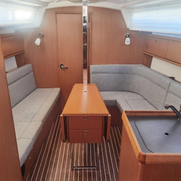 Happy | Bavaria Cruiser 34 photo 5
