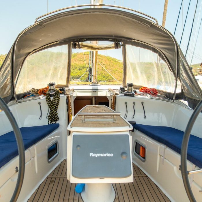 Premium | Oceanis 40 photo 3
