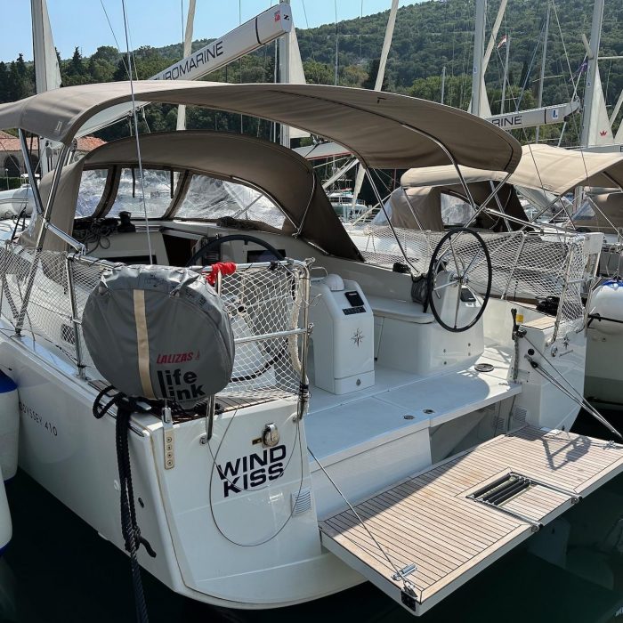 Wind Kiss | Sun Odyssey 410 photo 2