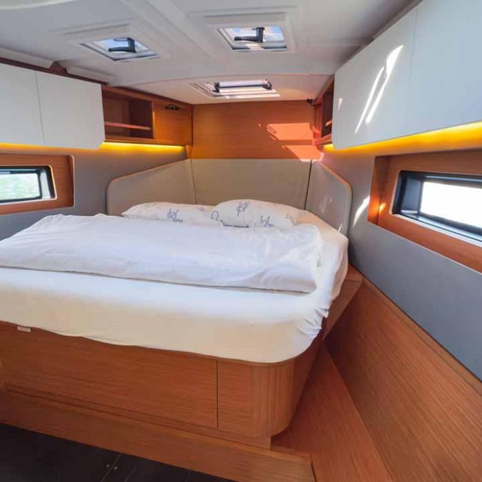 Nine to five | Dufour 41 Performance - 3 cab. photo 24
