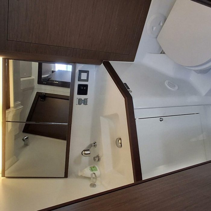 Premium | Oceanis 46.1 photo 11