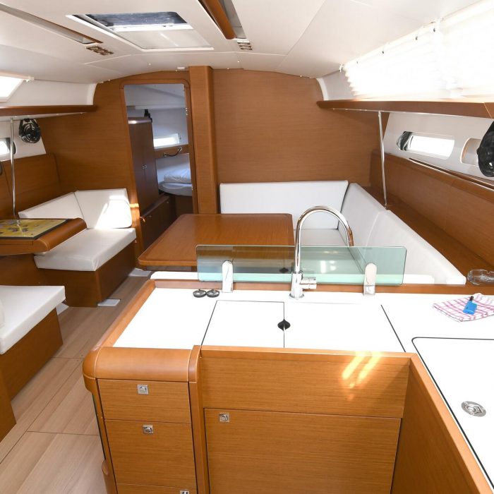 Kiss Kiss | Sun Odyssey 419 photo 4