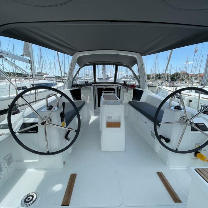 Cocco | Oceanis 38.1 photo 6
