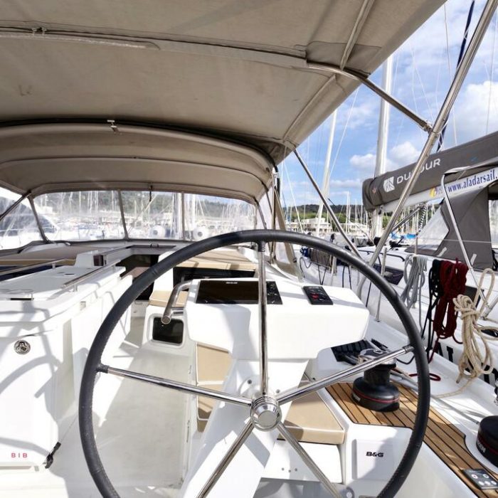 Lara - Water maker, Solar Panel | Oceanis 51.1 photo 8