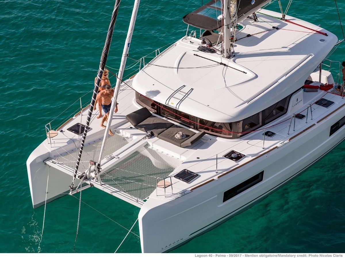 Nina (A/C, Gen 10KWA, watermaker, electric winch) | Lagoon 40