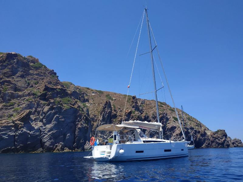 Friend Planet | Dufour 390 Grand Large