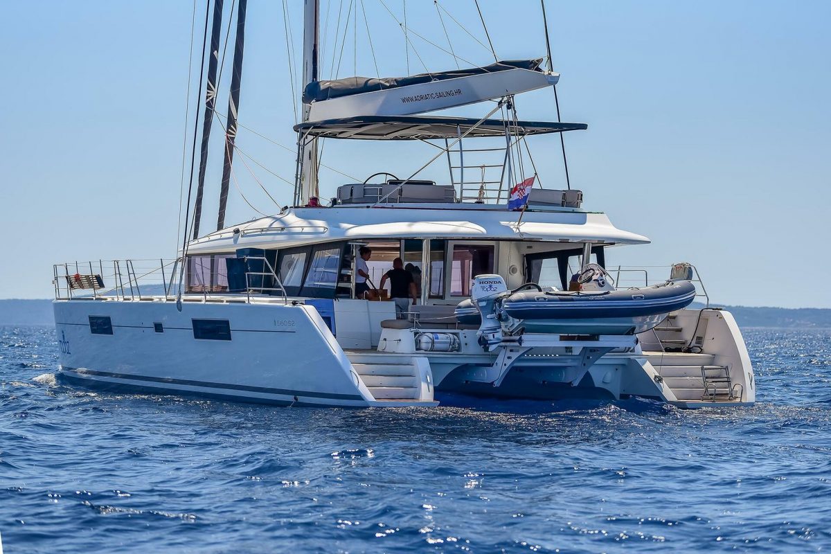 Topaz | Lagoon 560 S2