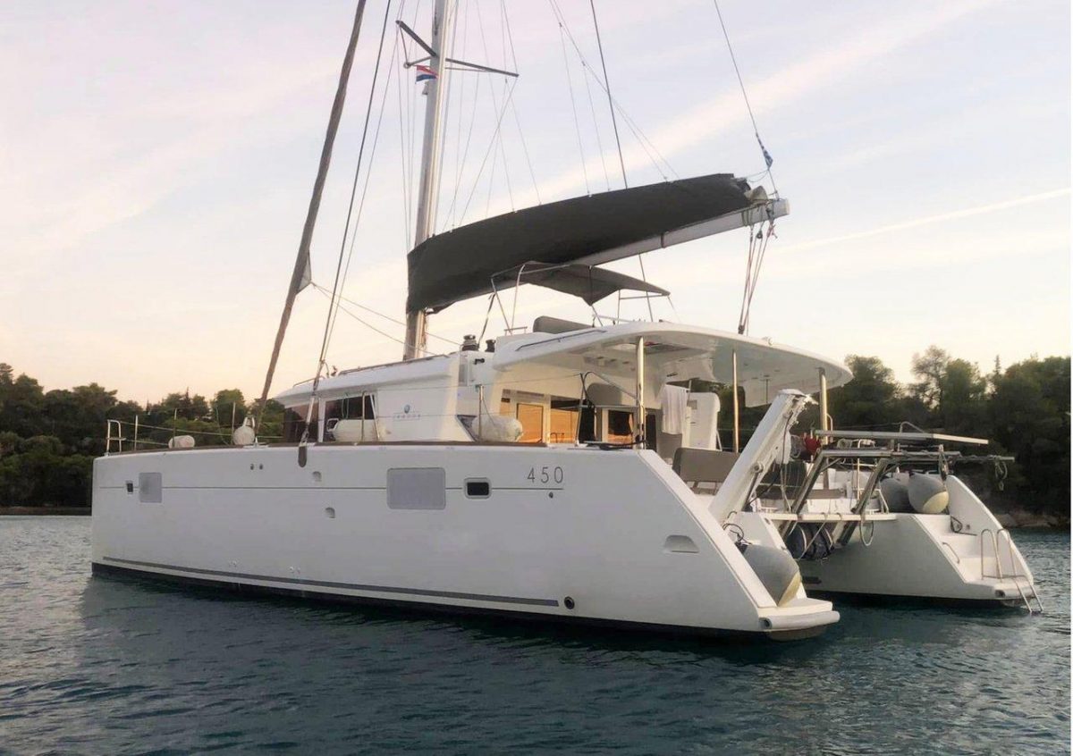 Azraq | Lagoon 450 F - 4 + 2 cab.