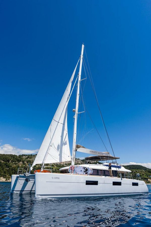Opal | Lagoon 620