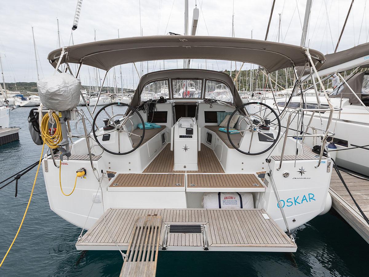 OSKAR  new 2024 (air condition, solar panels) | Sun Odyssey 410