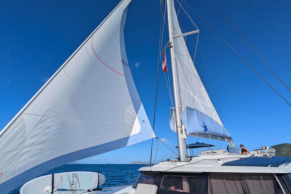 V Circle | Fountaine Pajot Aura 51