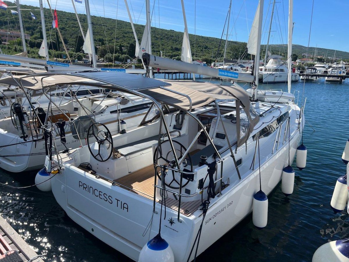 Princess Tia | Sun Odyssey 380