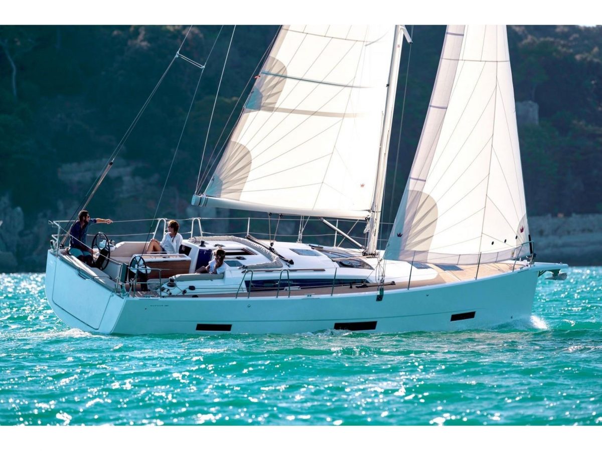 Sail Corvus | Dufour 390 Grand Large