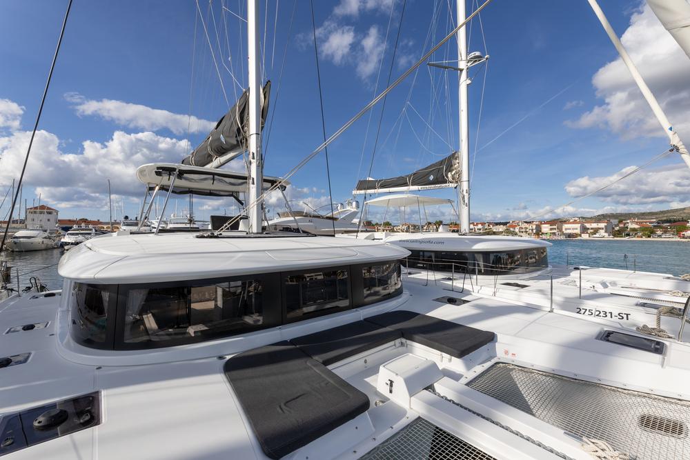 LINDA II | Lagoon 46