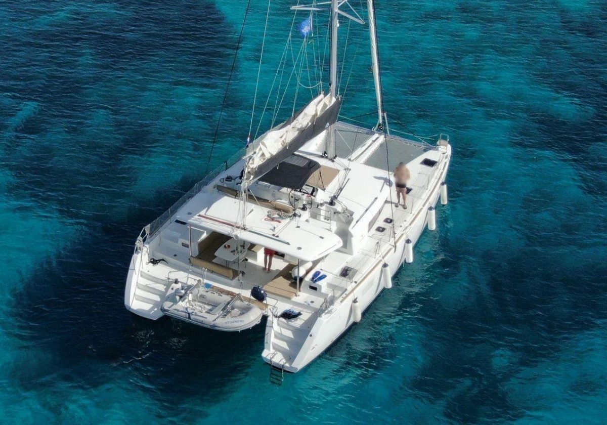 Samogon | Lagoon 450 Fly