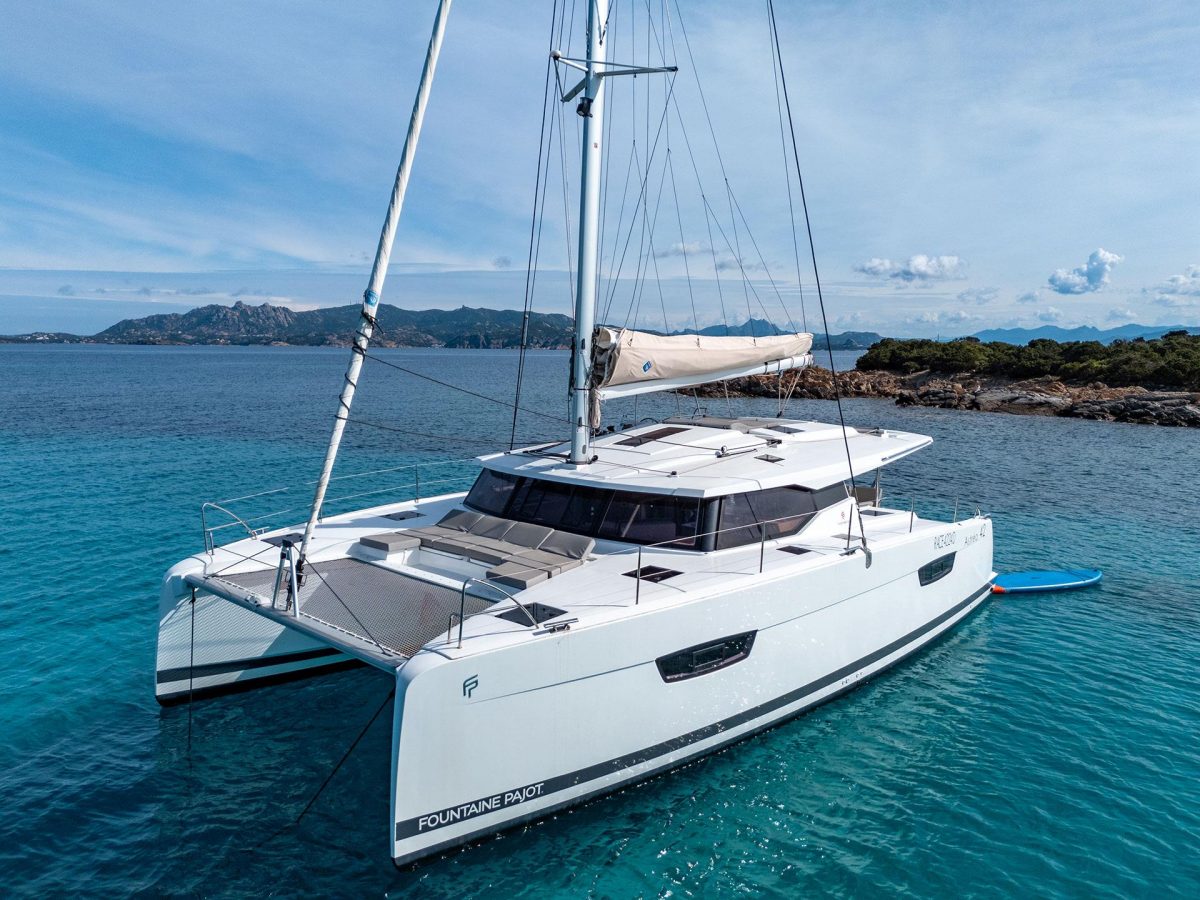 Amapola - A/C, Generator, Water maker. Solar panel | Astrea 42