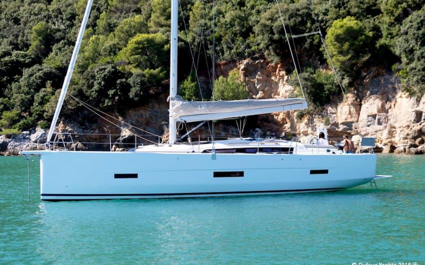 Premium | Dufour 430