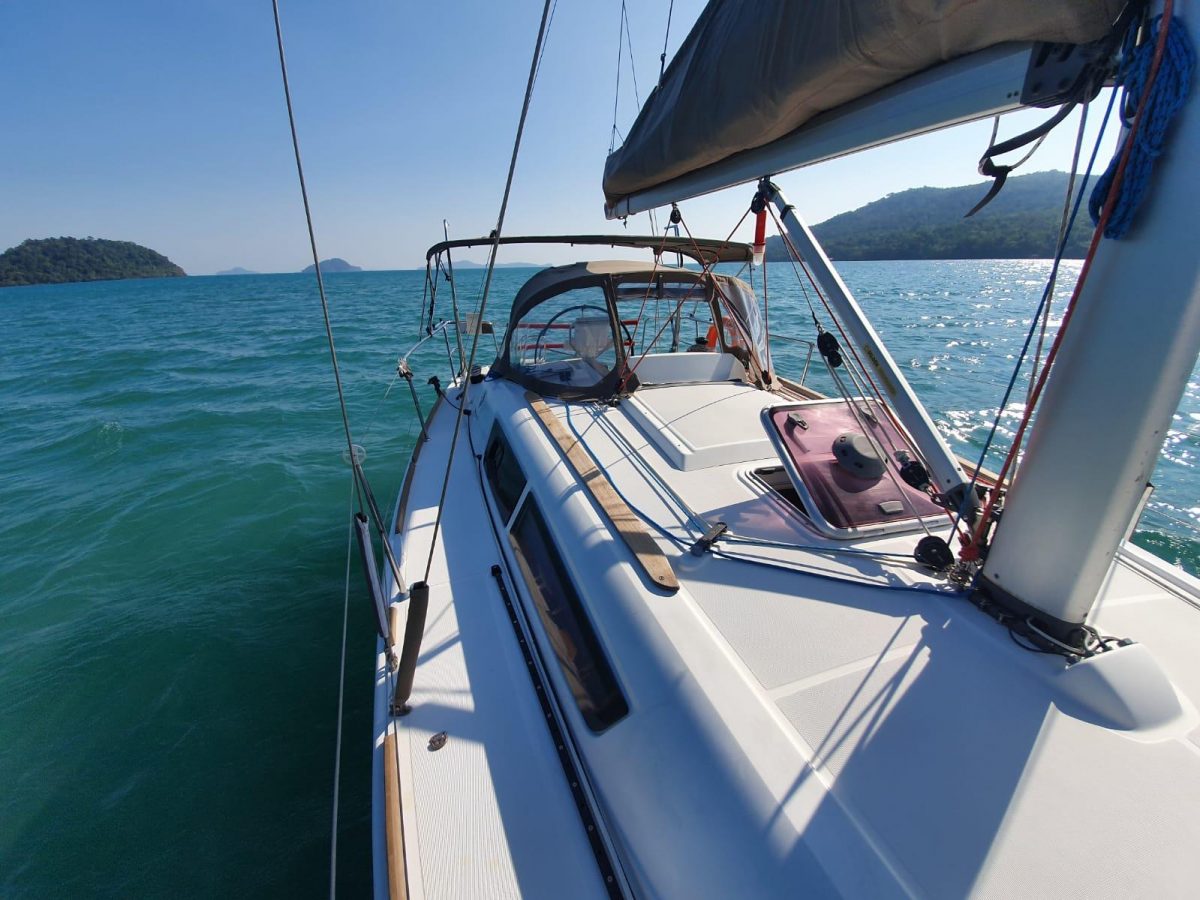 Aqua | Sun Odyssey 33i