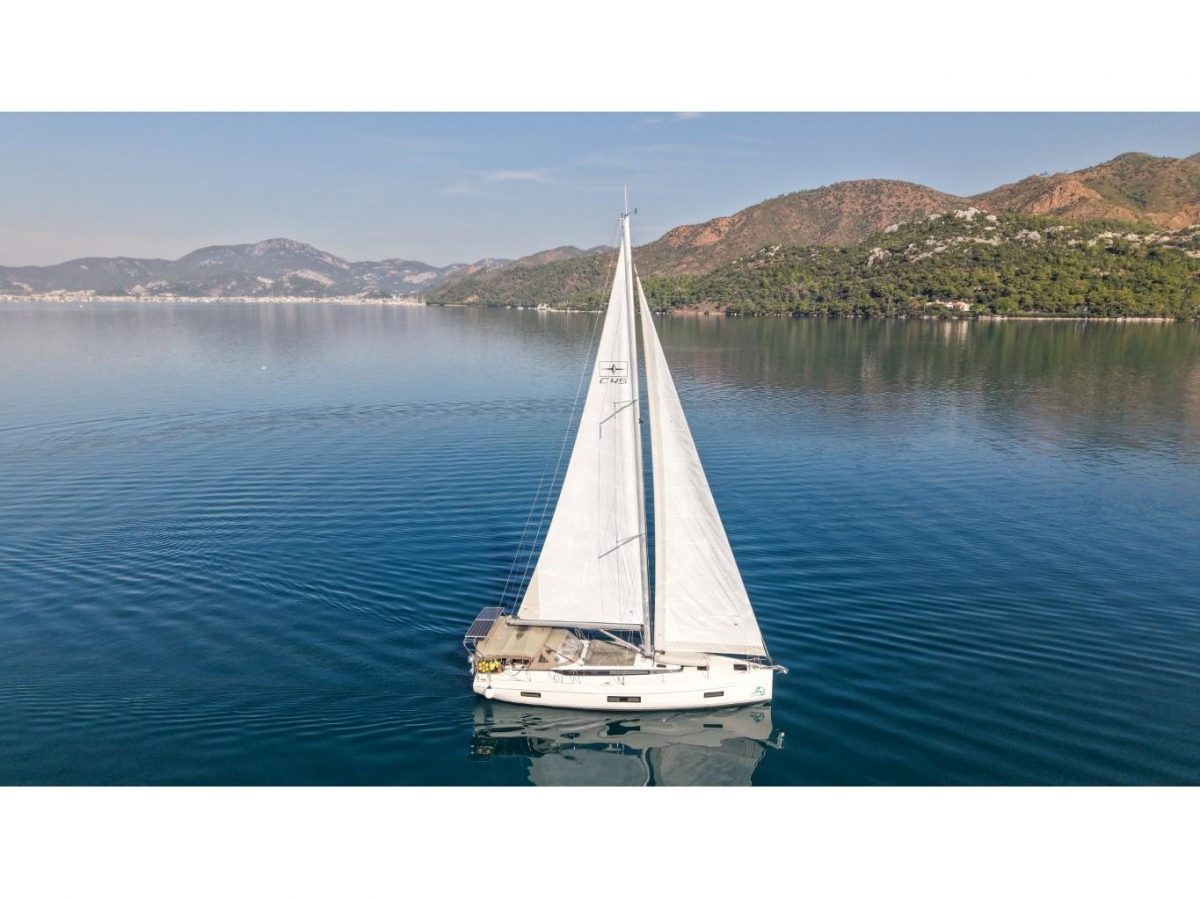 Mina 52 | Bavaria C45 Style