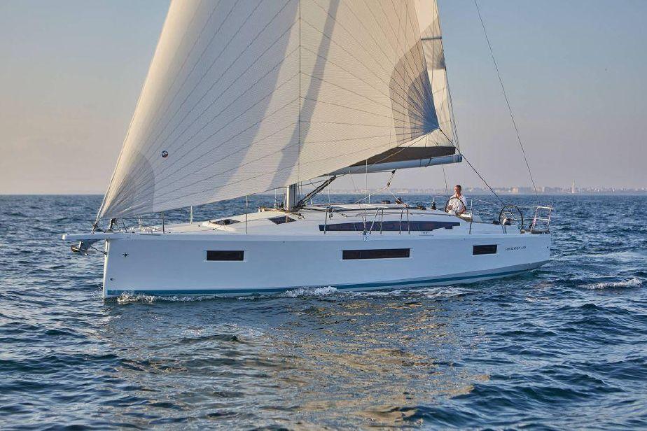 Night Flower | Sun Odyssey 410